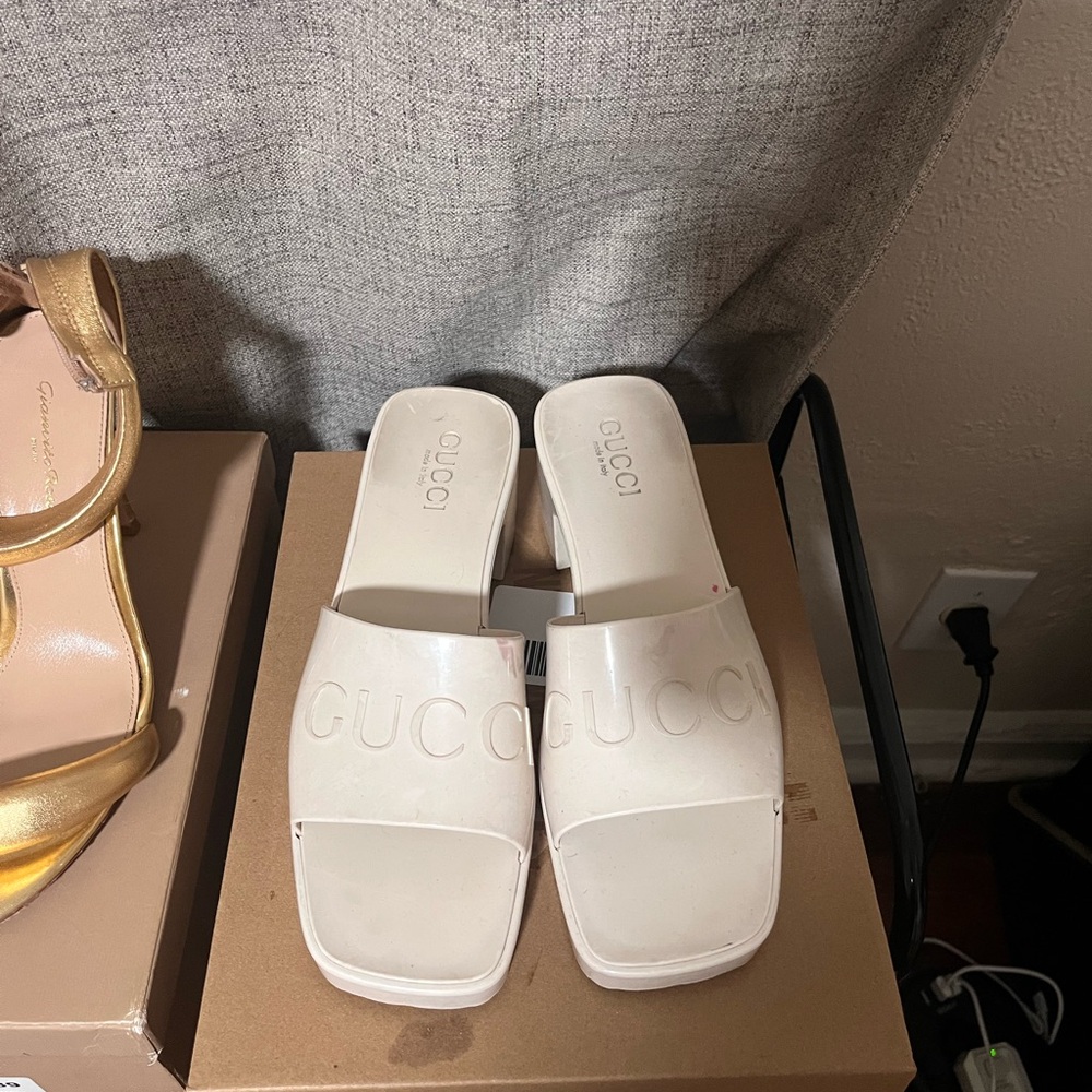 Gucci White Mules Sleek Minimalist Design